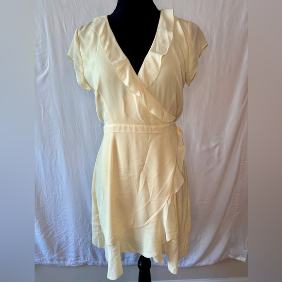 Aritzia Sunday Best Savoy Wrap Dress Ruffle Pale Yellow Tie Waist Sz 4 #593 - Picture 2 of 8